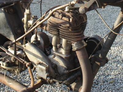 Moteur 350cc PEA P3 sur une moto Austral Type V