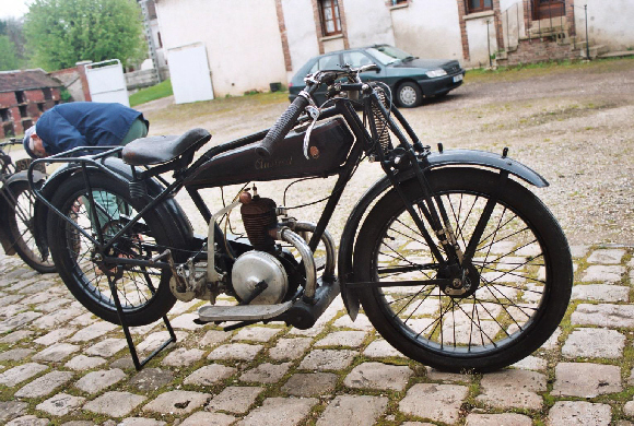 Motocyclette Austral 175cc Type C27 modèle Sport