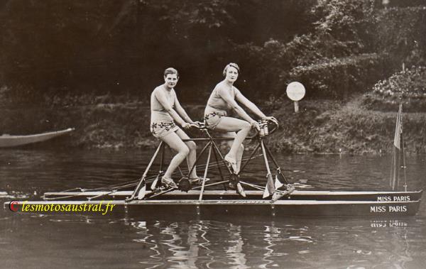 Nautilette double avec Yvonne Taponnier, Miss Paris 1930 et Aimée Pfanner, mannequin 