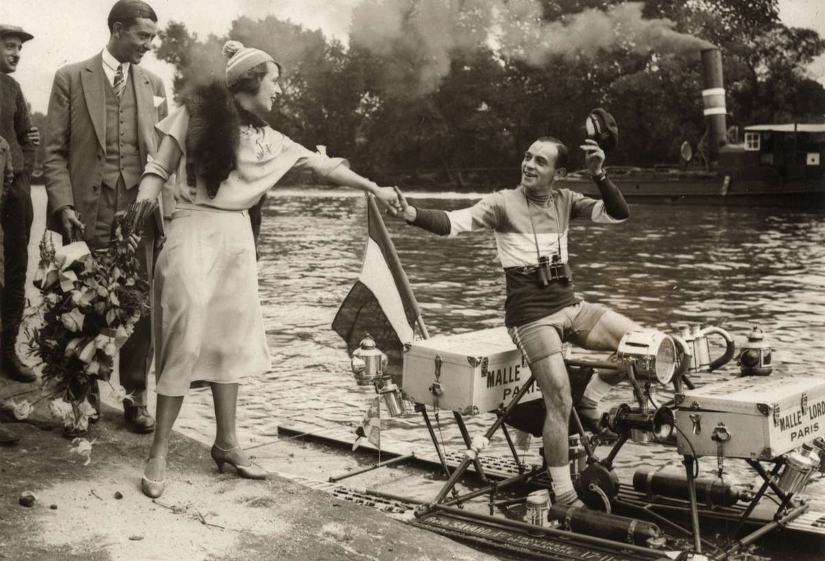 Savard au départ de son raid Paris-Londres