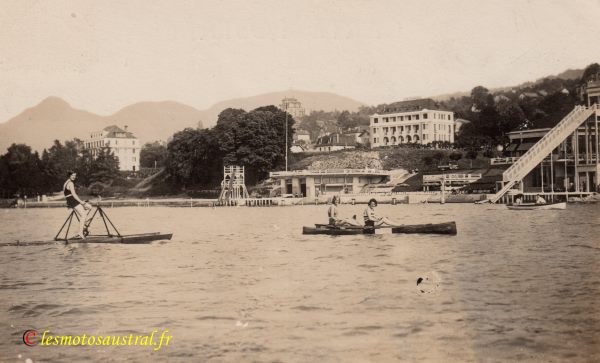 Une Nautilette sur le lac Léman à Evian-les-Bains